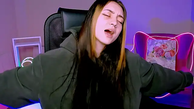 Snapshot of olivianorton chatting on November 1, 1:02 pm olivianorton online show from November 1, 1:02 pm