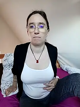 Sophierob1 online show from April 14, 7:03 am