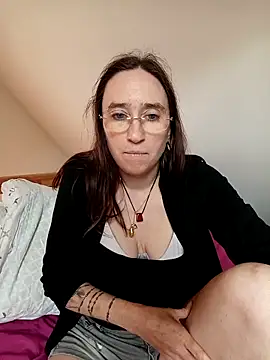 Snapshot of Sophierob1 chatting on April 22, 8:28 am Sophierob1 online show from April 22, 8:28 am