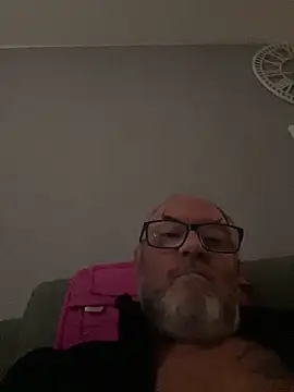 Snapshot of naughtygrandad1 chatting on December 20, 8:32 am naughtygrandad1 online show from December 20, 8:32 am