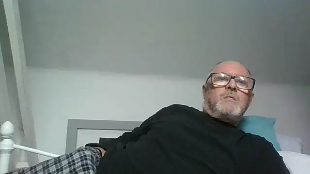 Snapshot of naughtygrandad1 chatting on February 1, 10:14 am naughtygrandad1 online show from February 1, 10:14 am