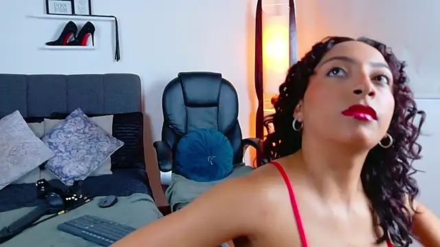 Snapshot of JadeClifford chatting on September 24, 8:23 pm JadeClifford online show from September 24, 8:23 pm