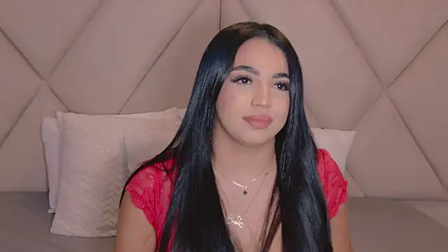 Snapshot of CharlotteeBrownn chatting on April 24, 1:30 am CharlotteeBrownn online show from April 24, 1:30 am
