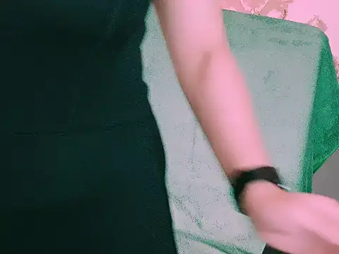 Snapshot of My_Rose chatting on October 16, 6:20 pm My Rose online show from October 16, 6:20 pm