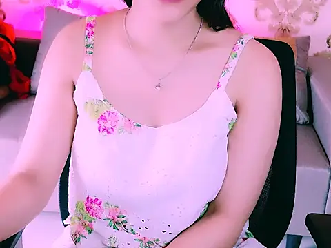 Snapshot of My_Rose chatting on October 28, 3:43 am My Rose online show from October 28, 3:43 am