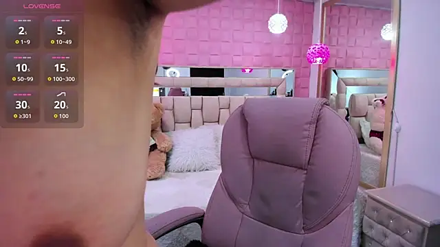  laaura  online show from January 15, 1:48 pm