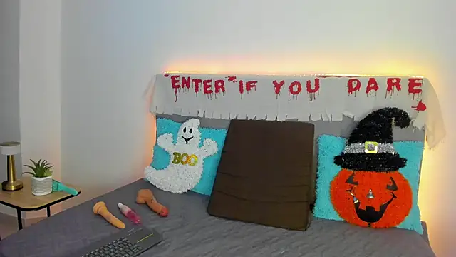 Snapshot of GalaX_x chatting on October 31, 9:49 pm GalaX x online show from October 31, 9:49 pm