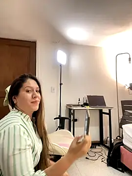 emma hot2006 online show from October 20, 5:46 pm