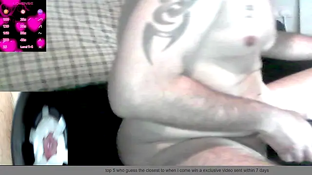 Snapshot of gman1922 chatting on November 25, 7:52 am gman1922 online show from November 25, 7:52 am