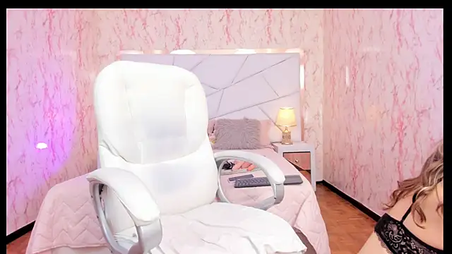 Emily Whinfre online show from September 25, 8:34 pm