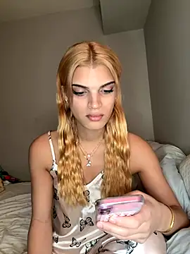 Snapshot of AriDaBratzDoll chatting on September 26, 4:44 pm AriDaBratzDoll online show from September 26, 4:44 pm