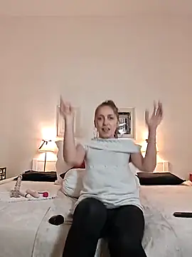 Snapshot of DaisyDea chatting on February 3, 3:06 pm DaisyDea online show from February 3, 3:06 pm