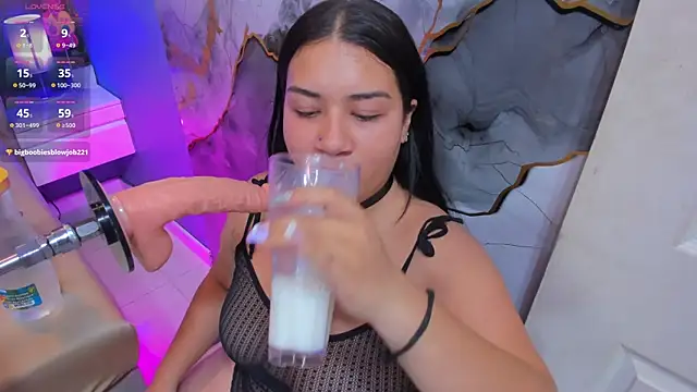 mey velvet online show from October 25, 11:40 am