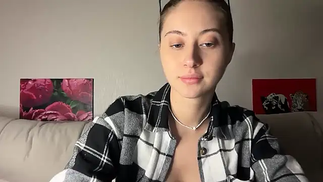 Snapshot of StellarAlice chatting on June 24, 10:20 pm StellarAlice online show from June 24, 10:20 pm