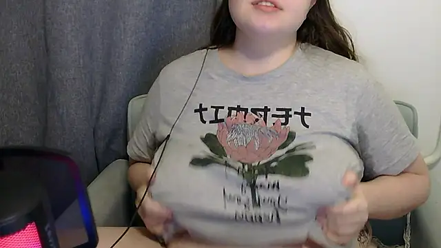 Snapshot of brattyprincessemma chatting on February 14, 9:00 pm brattyprincessemma online show from February 14, 9:00 pm