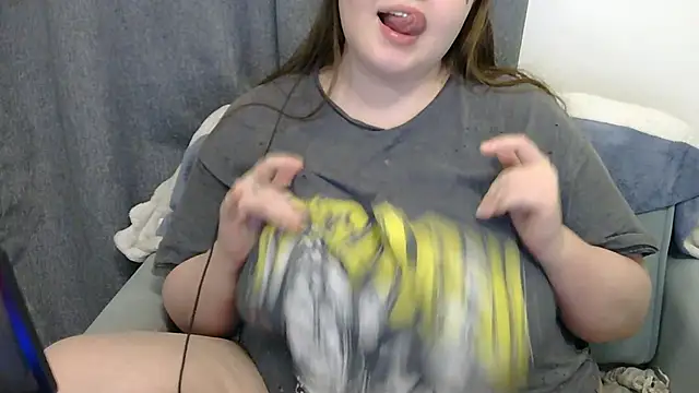 Snapshot of brattyprincessemma chatting on February 18, 6:26 pm brattyprincessemma online show from February 18, 6:26 pm