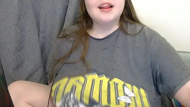 Snapshot of brattyprincessemma chatting on March 18, 6:44 pm brattyprincessemma online show from March 18, 6:44 pm