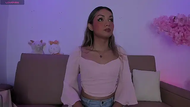 Snapshot of Doll_Isa_ chatting on March 31, 8:53 pm Doll Isa online show from March 31, 8:53 pm