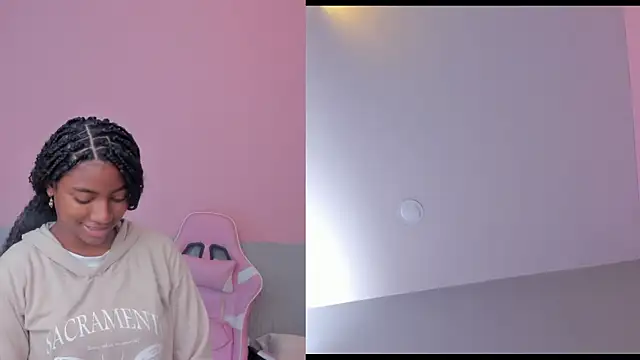 Snapshot of Laraebony_ chatting on July 2, 10:32 am Laraebony online show from July 2, 10:32 am