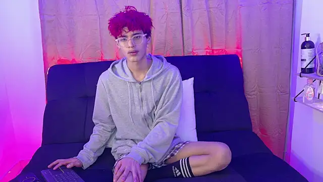 Snapshot of juliansexx chatting on September 12, 7:19 am juliansexx online show from September 12, 7:19 am