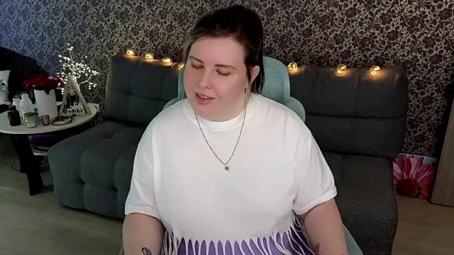 Snapshot of Lillit__ chatting on September 16, 8:32 pm Lillit online show from September 16, 8:32 pm