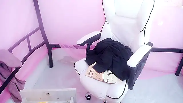 KateCondon online show from September 18, 8:11 pm