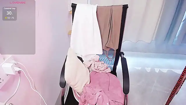 Snapshot of Brosnahan chatting on September 20, 1:28 am Brosnahan online show from September 20, 1:28 am