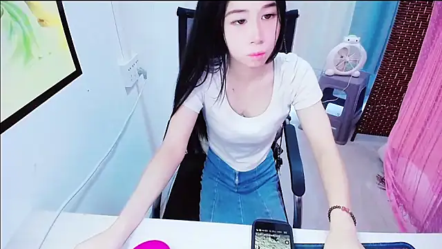 Snapshot of Brosnahan chatting on September 29, 12:27 am Brosnahan online show from September 29, 12:27 am