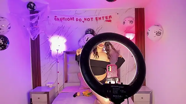 Lizeth Salazar online show from October 4, 12:03 pm