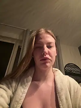 Chloemillerrxx online show from February 9, 11:42 pm