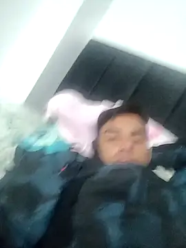 Snapshot of Ffeenniizz chatting on February 13, 11:34 pm Ffeenniizz online show from February 13, 11:34 pm