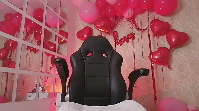 Snapshot of MorenaLush_Eup chatting on February 14, 12:51 am MorenaLush Eup online show from February 14, 12:51 am