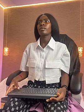 Snapshot of MorenaLush_Eup chatting on June 22, 7:22 pm MorenaLush Eup online show from June 22, 7:22 pm