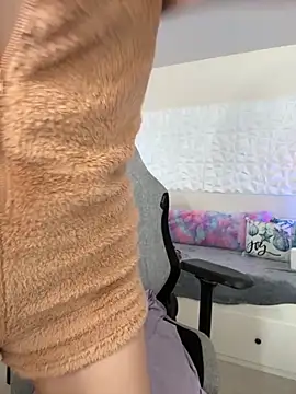 Snapshot of fantasyxwolf chatting on December 1, 12:10 pm fantasyxwolf online show from December 1, 12:10 pm