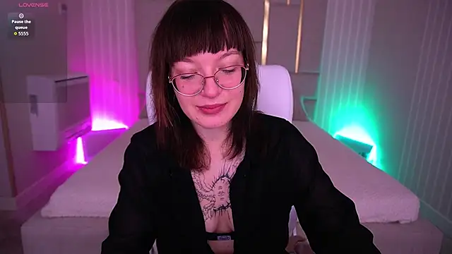 Pixie Peachh online show from November 9, 7:28 am