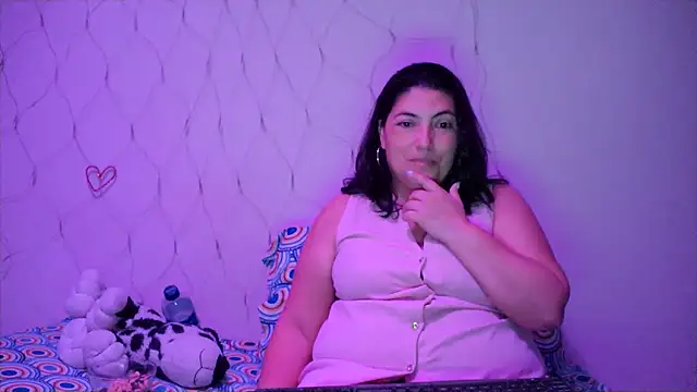 Snapshot of lina_maria99 chatting on May 25, 12:49 am lina maria99 online show from May 25, 12:49 am