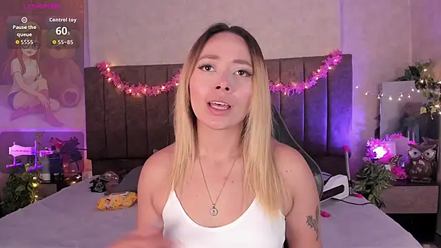 LanaMills  online show from May 5, 4:09 am