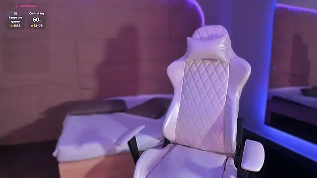 HannahMontgomery online show from November 21, 4:05 pm