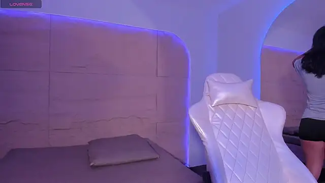 HannahMontgomery online show from February 10, 4:33 pm