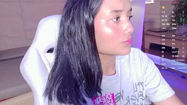 HannahMontgomery online show from May 20, 4:13 pm