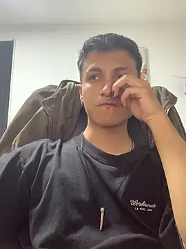 Snapshot of Milan_Bach chatting on March 31, 5:52 am Milan Bach online show from March 31, 5:52 am