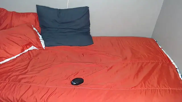 Lunalee online show from October 6, 3:59 am