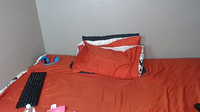 Lunalee online show from November 30, 10:36 pm