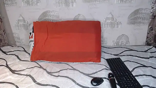 Lunalee online show from May 14, 1:34 am