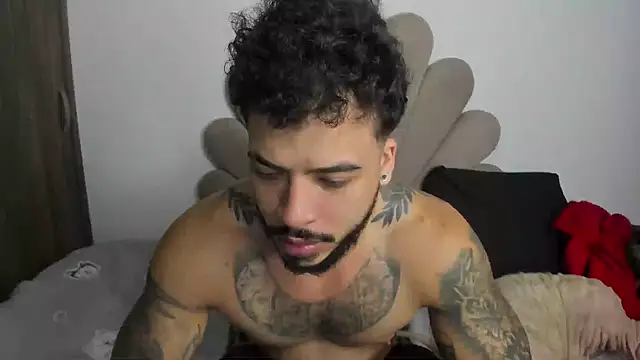 Snapshot of sin38_ chatting on October 12, 10:42 pm sin38 online show from October 12, 10:42 pm
