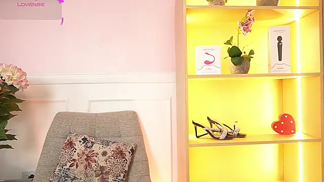 MilaCrave online show from February 3, 11:37 am