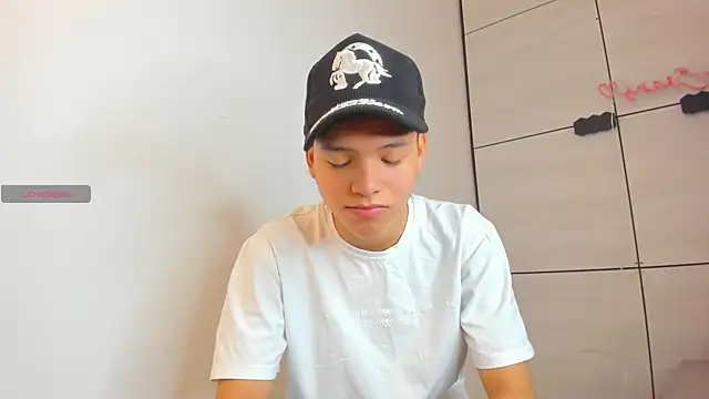 Snapshot of camillo_virgil chatting on September 24, 10:51 am camillo virgil online show from September 24, 10:51 am