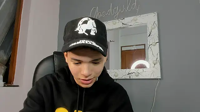 Snapshot of camillo_virgil chatting on October 6, 11:07 am camillo virgil online show from October 6, 11:07 am