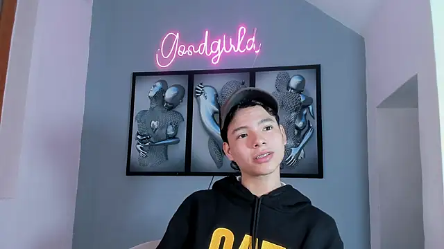 Snapshot of camillo_virgil chatting on October 10, 11:09 am camillo virgil online show from October 10, 11:09 am