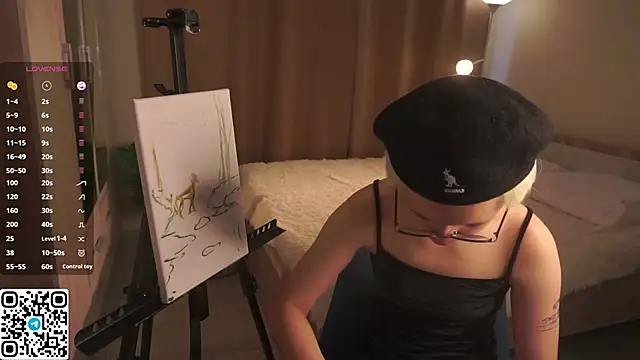 Snapshot of MargertDoyen chatting on October 18, 5:32 am MargertDoyen online show from October 18, 5:32 am